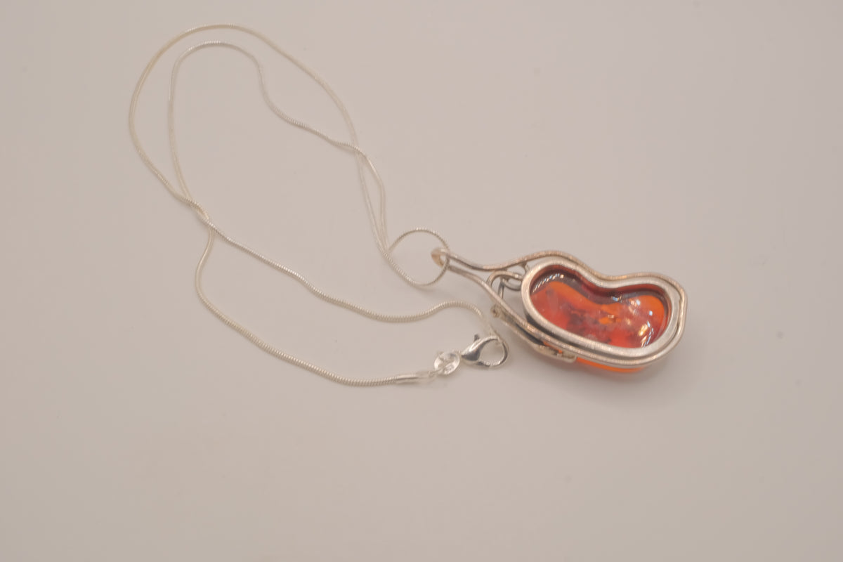 Vintage Sterling silver Baltic amber pendant &nbsp;necklace