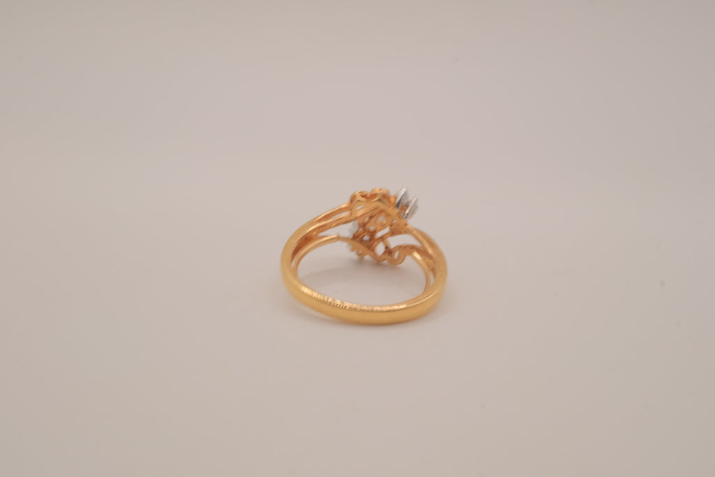 Gold tone rhinestones cluster openwork ring