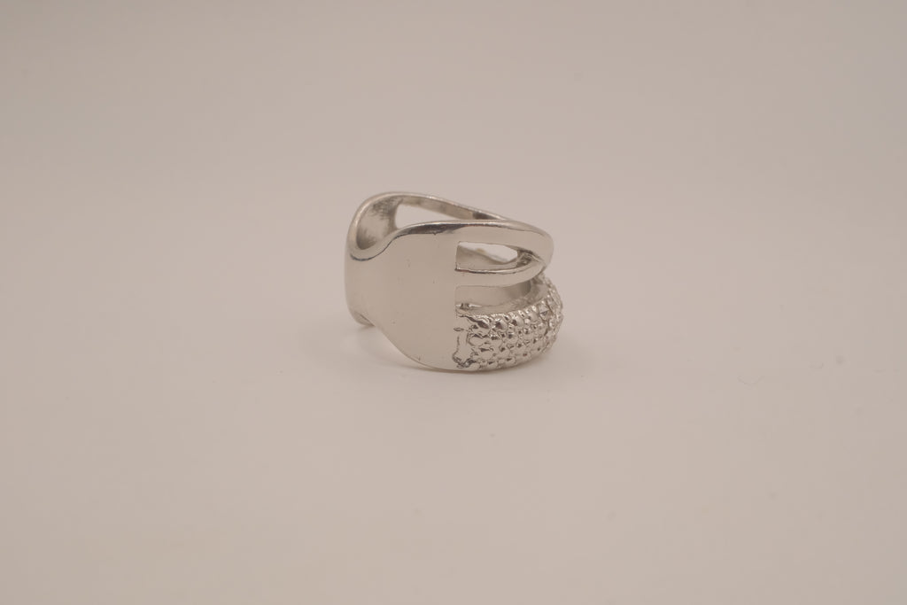 Vintage silver tone crisscross ring