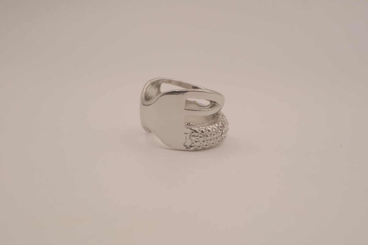 Vintage silver tone crisscross ring