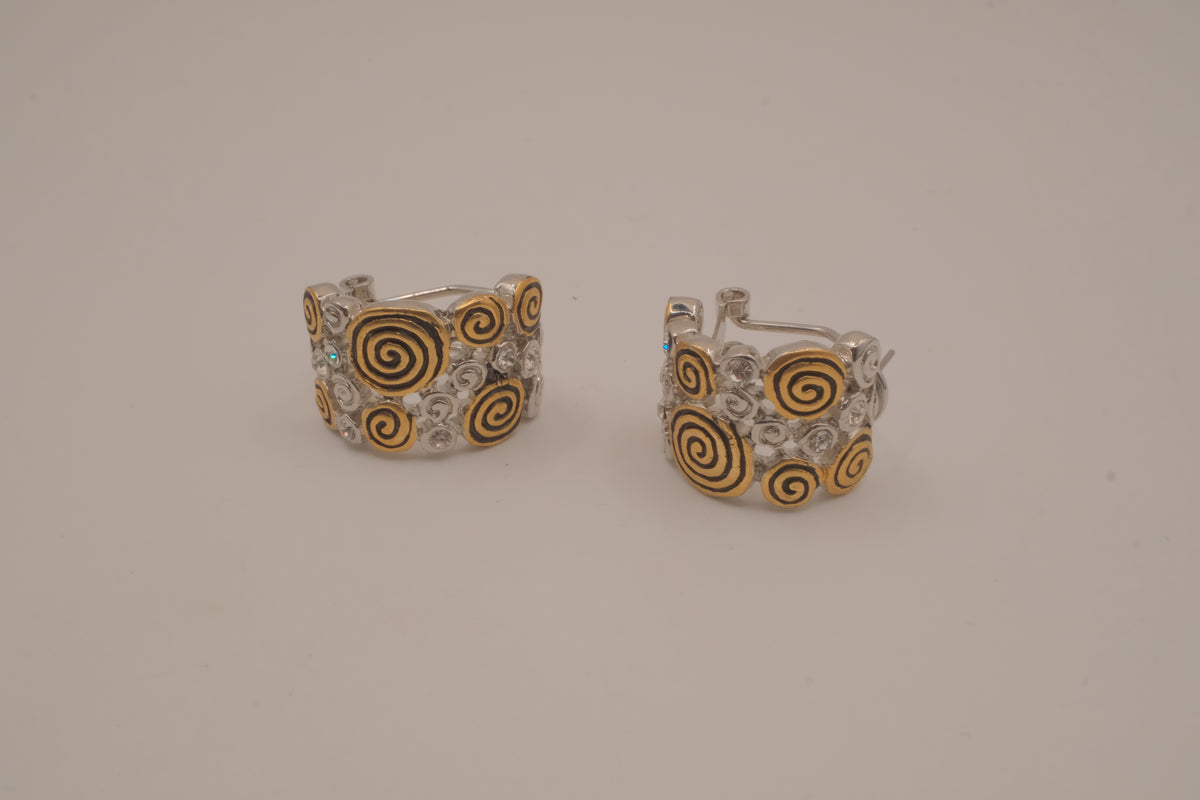 Vintage two-tone huggie hoop earrings