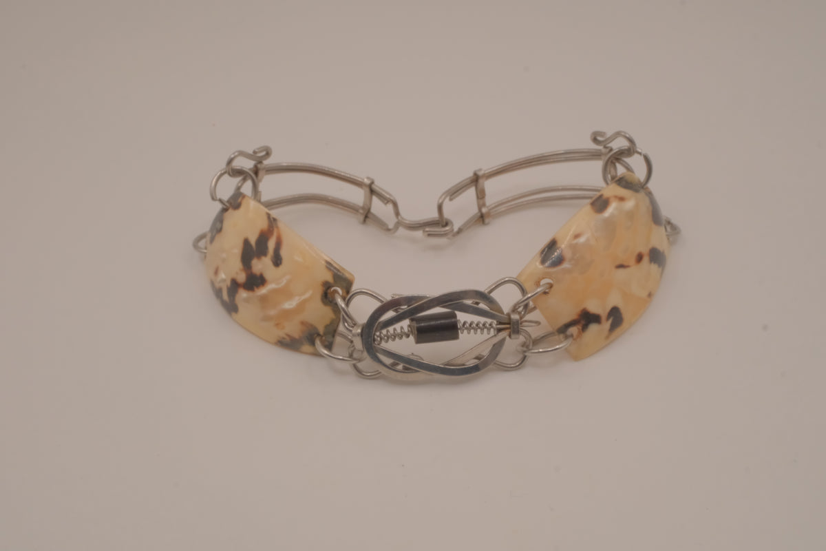 Vintage natural shell paneled link bracelet