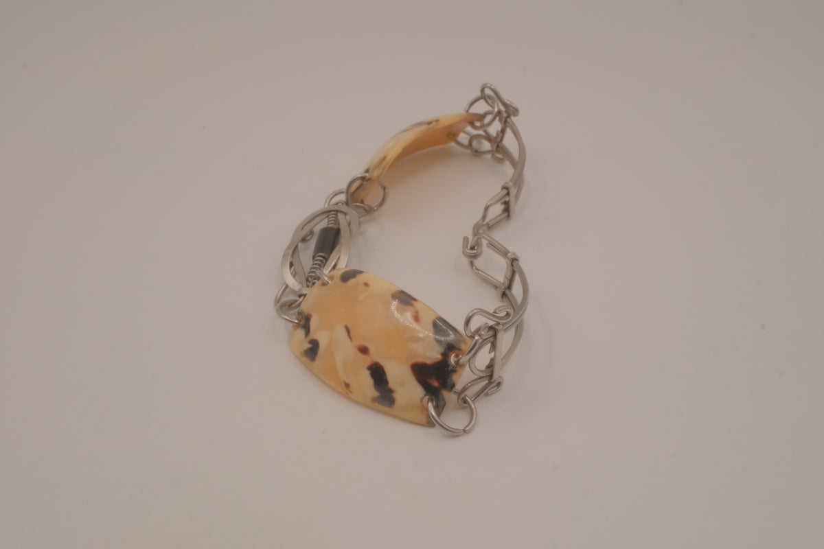 Vintage natural shell paneled link bracelet