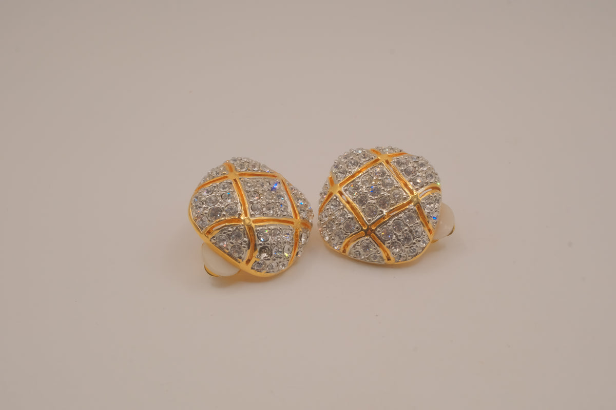 Vintage quilted dome clip on earrings