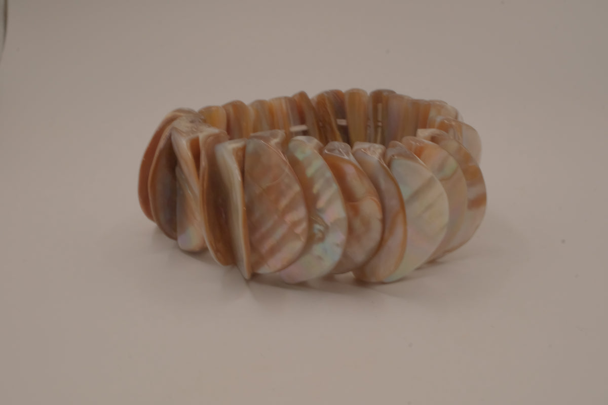 Vintage mother of pearl shell stretch bracelet
