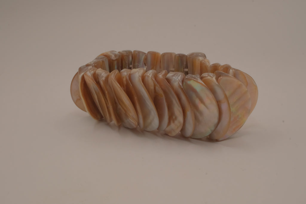 Vintage mother of pearl shell stretch bracelet
