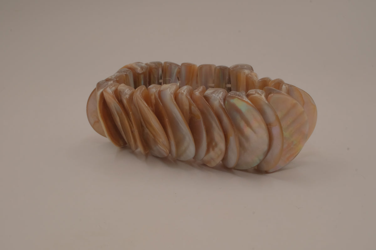 Vintage mother of pearl shell stretch bracelet