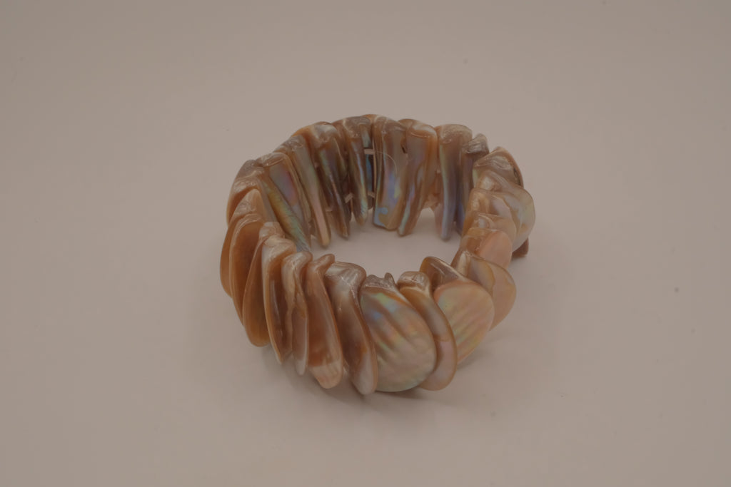 Vintage mother of pearl shell stretch bracelet