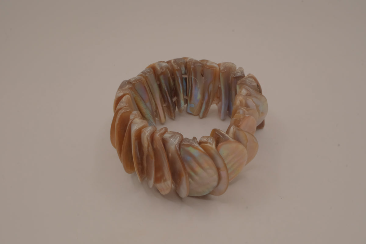Vintage mother of pearl shell stretch bracelet