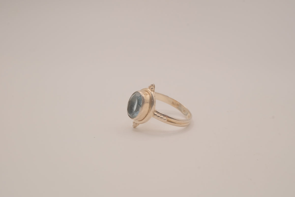 Vintage Sterling silver Oval cut Blue Topaz ring