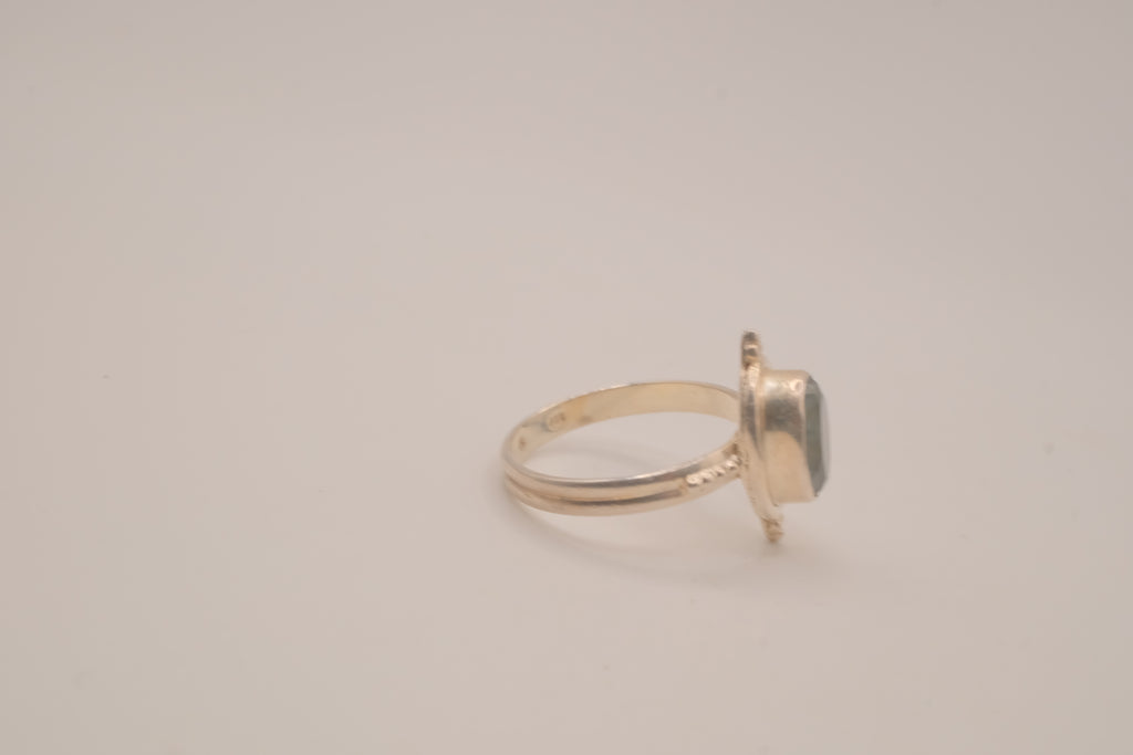 Vintage Sterling silver Oval cut Blue Topaz ring