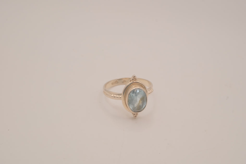 Vintage Sterling silver Oval cut Blue Topaz ring