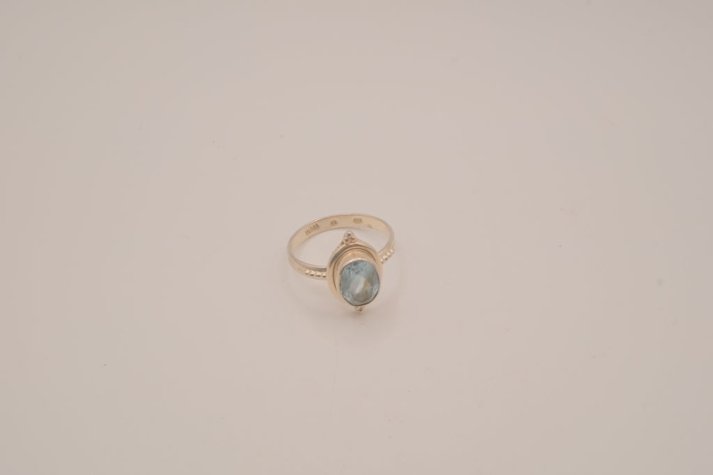 Vintage Sterling silver Oval cut Blue Topaz ring