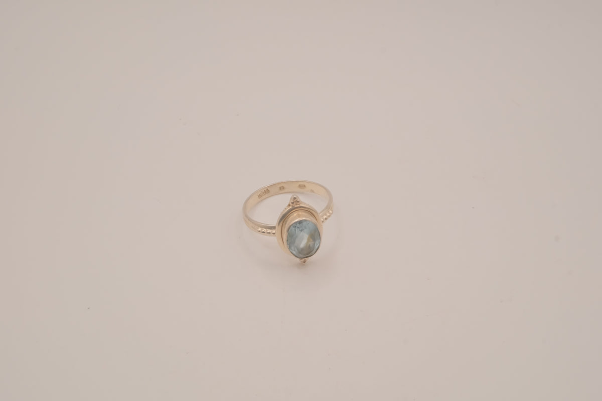 Vintage Sterling silver Oval cut Blue Topaz ring