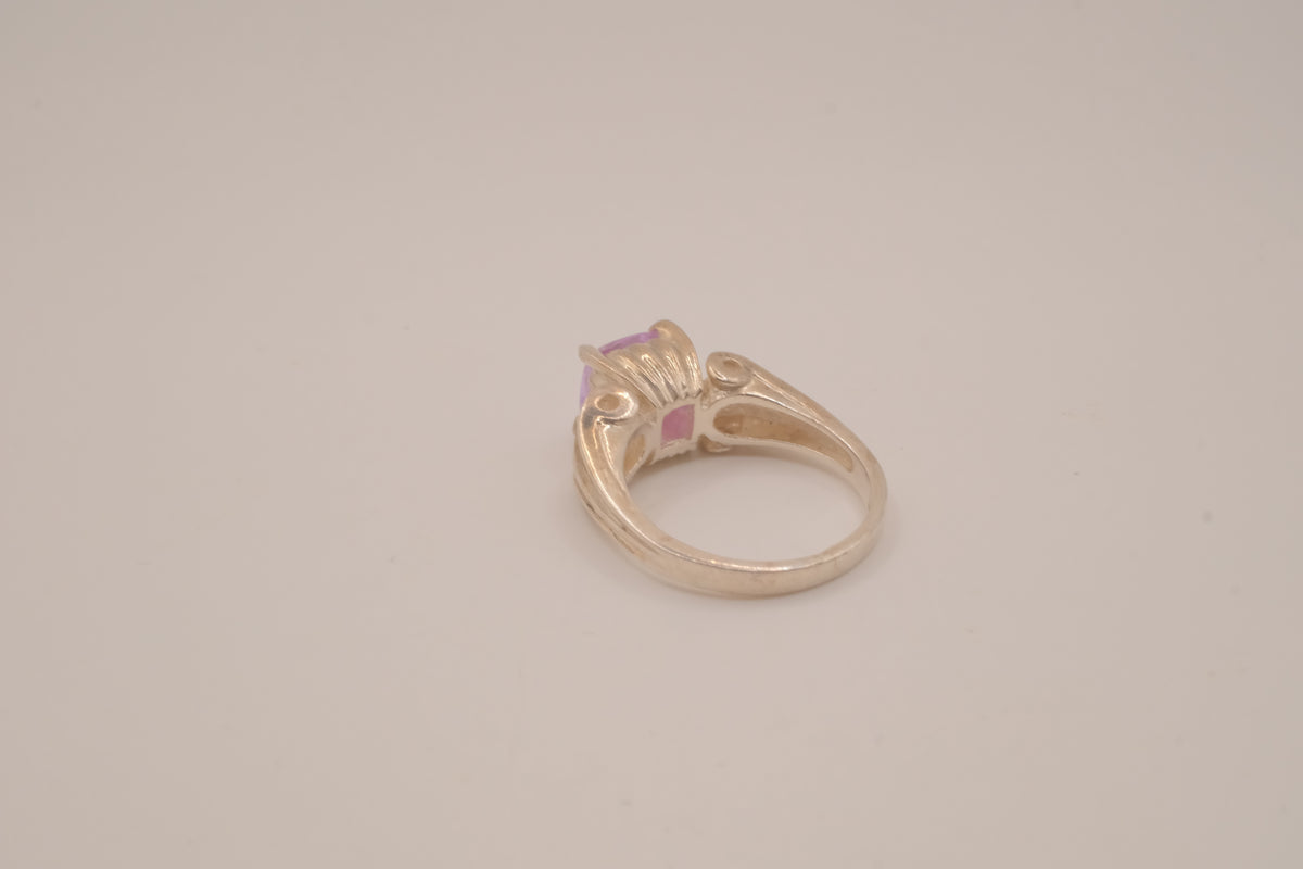 Vintage Sterling silver Lavender amethyst gemstone solitaire ring