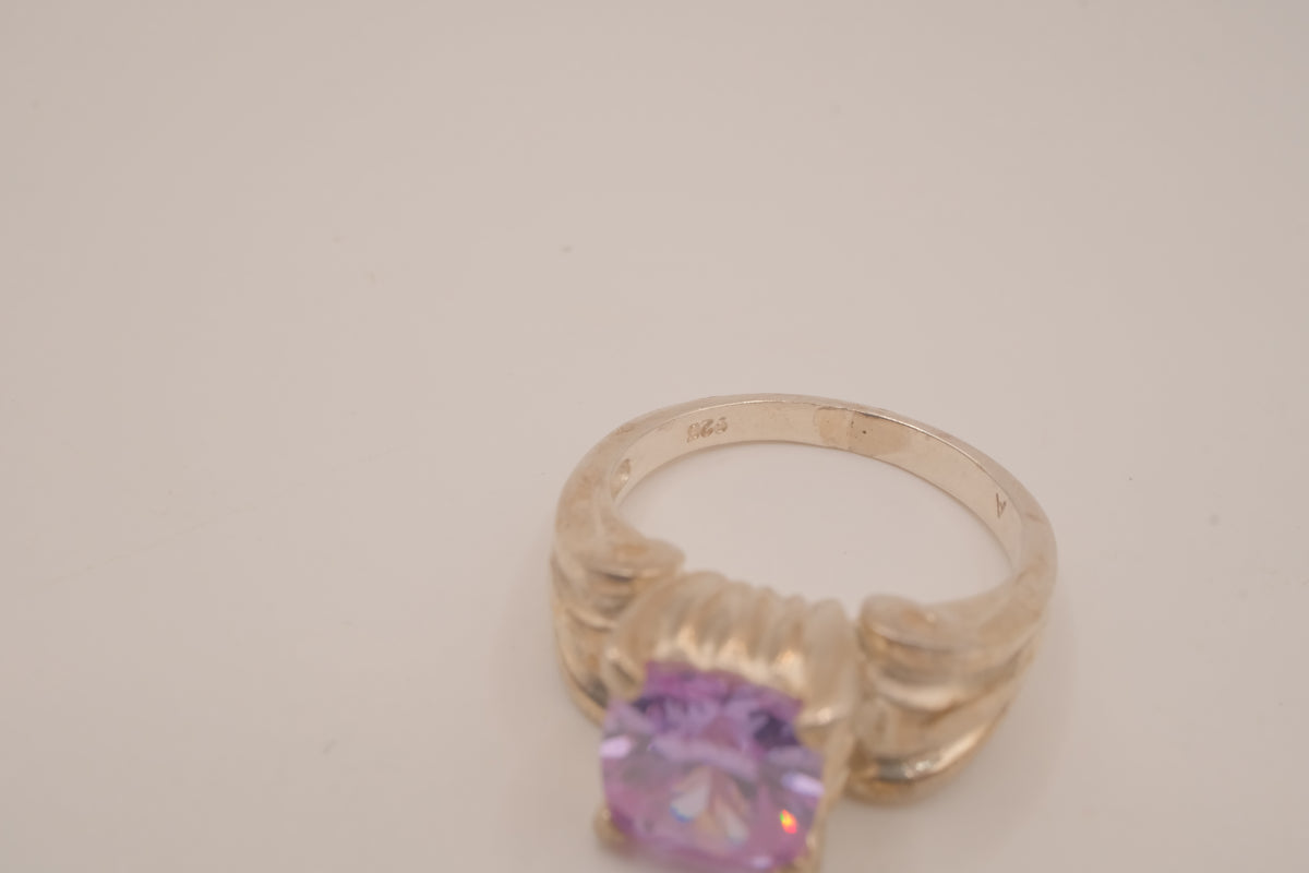 Vintage Sterling silver Lavender amethyst gemstone solitaire ring