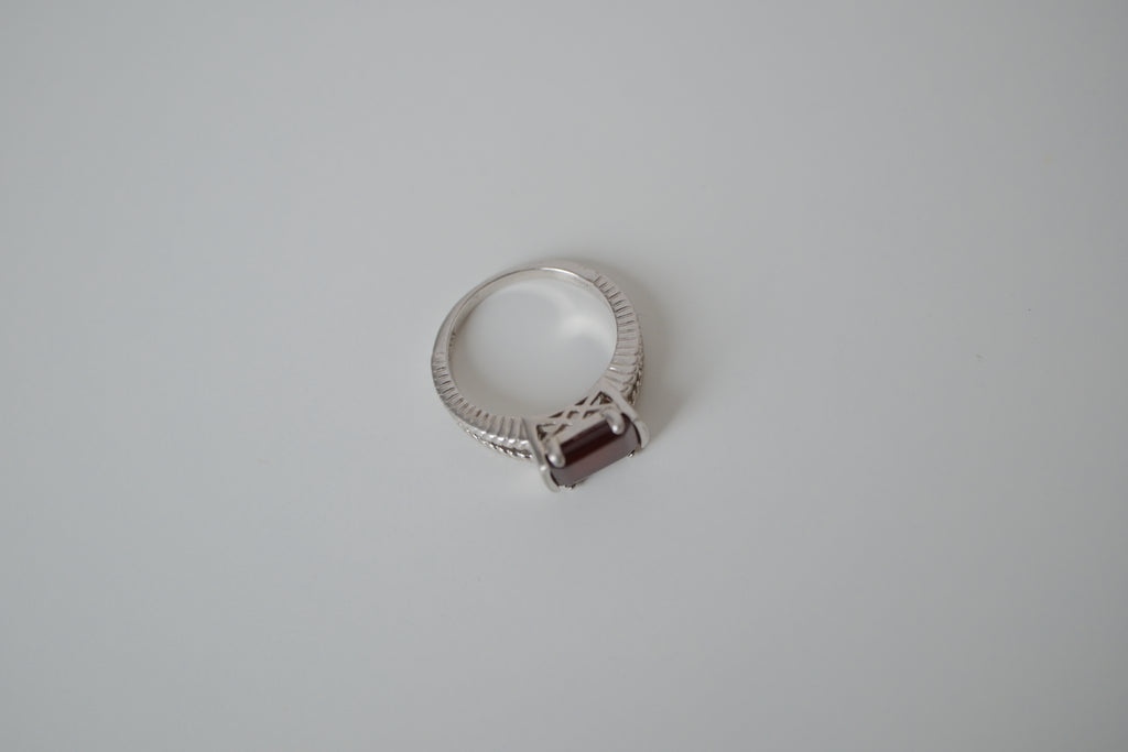 Vintage NVC sterling silver garnet solitaire ring