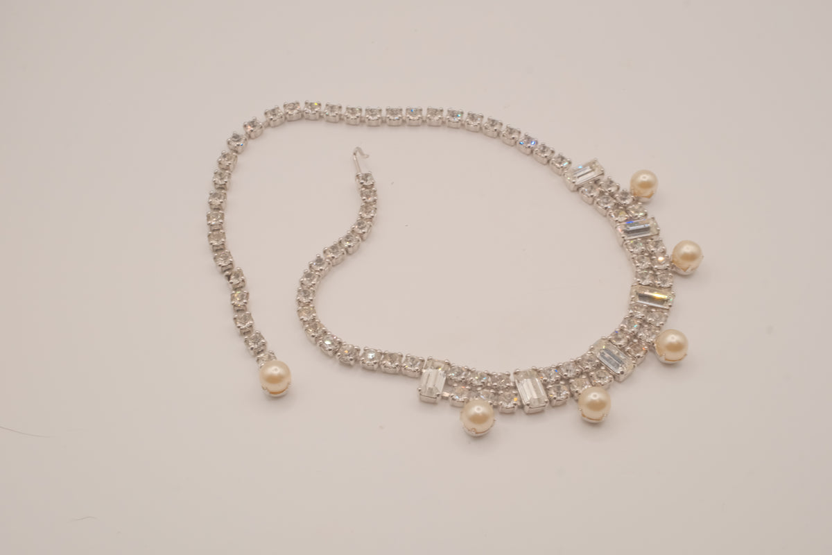 Vintage rhinestone and faux pearl fringe collar necklace