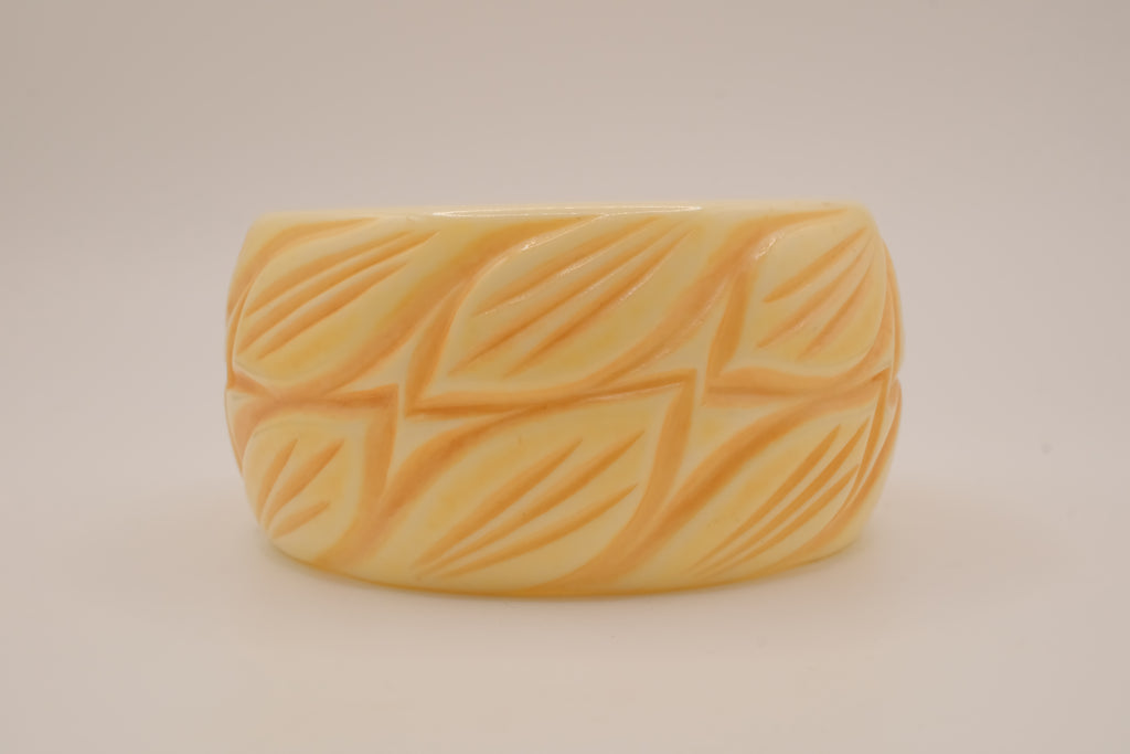 Vintage deeply carved Bakelite bangle bracelet