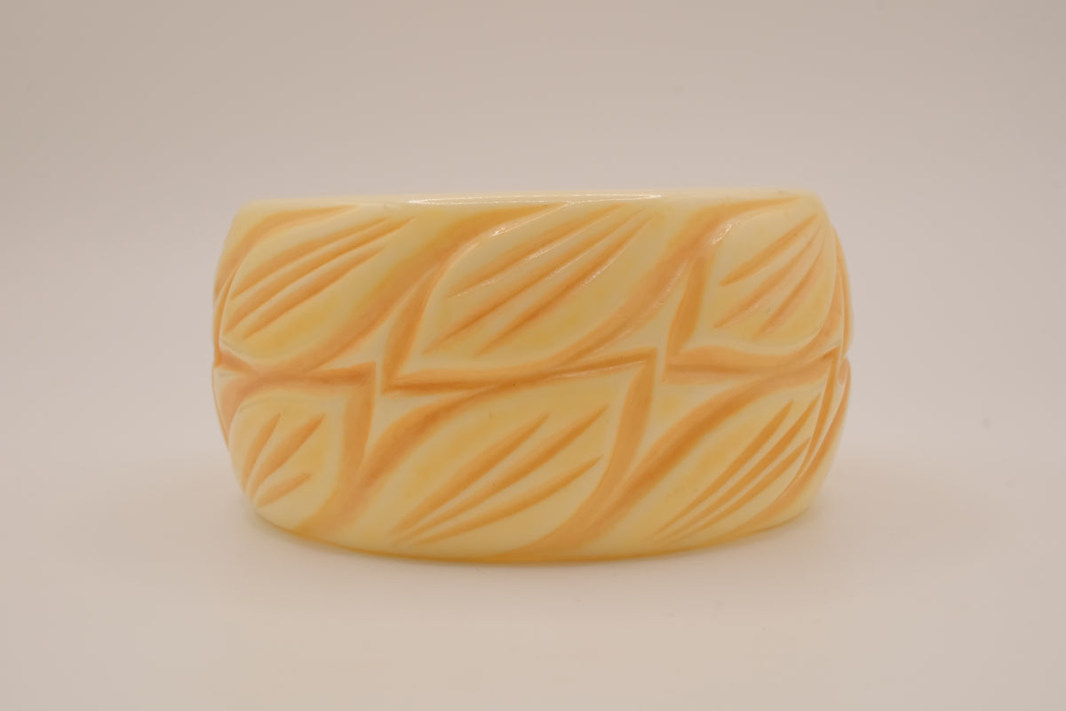 Vintage deeply carved Bakelite bangle bracelet