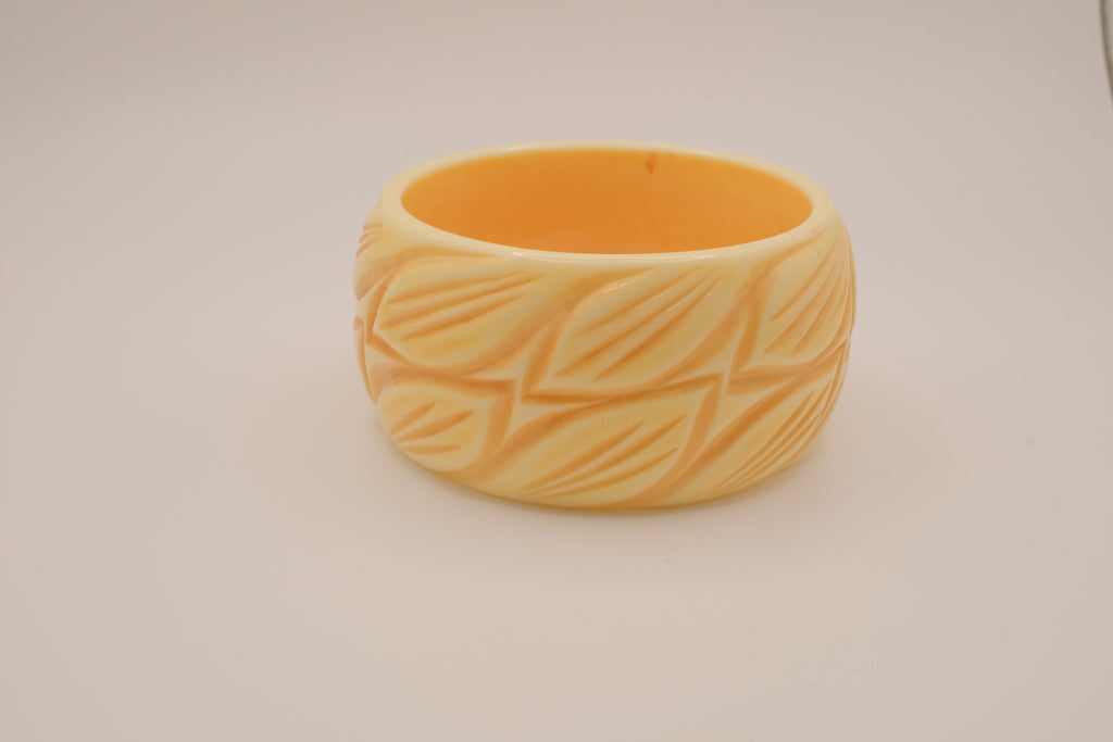 Vintage deeply carved Bakelite bangle bracelet