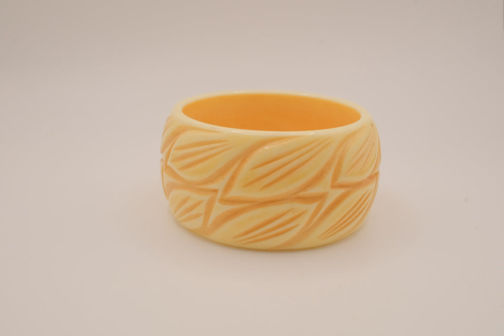 Vintage deeply carved Bakelite bangle bracelet