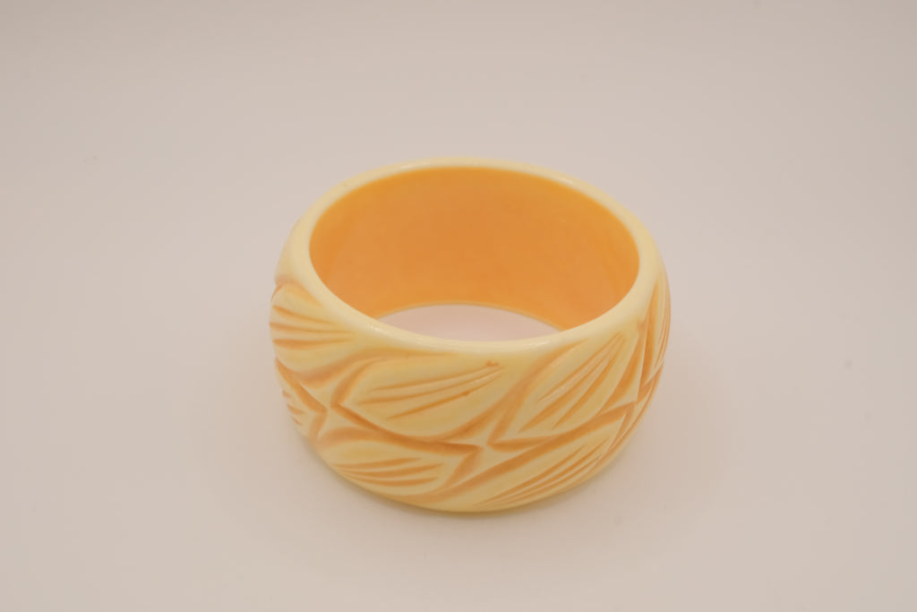 Vintage deeply carved Bakelite bangle bracelet