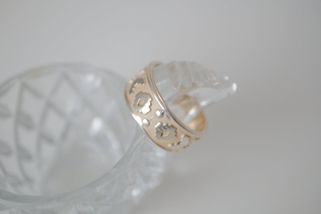 Vintage Sterling silver floral pattern band ring