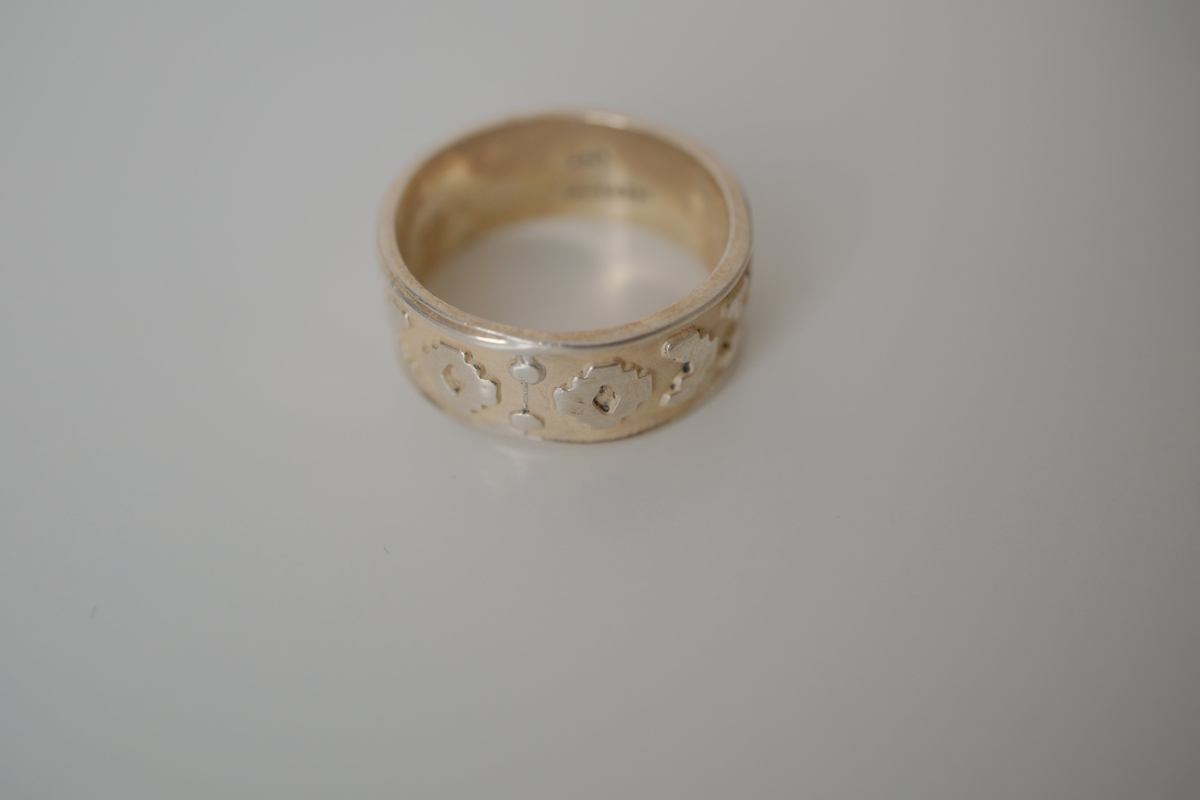 Vintage Sterling silver floral pattern band ring