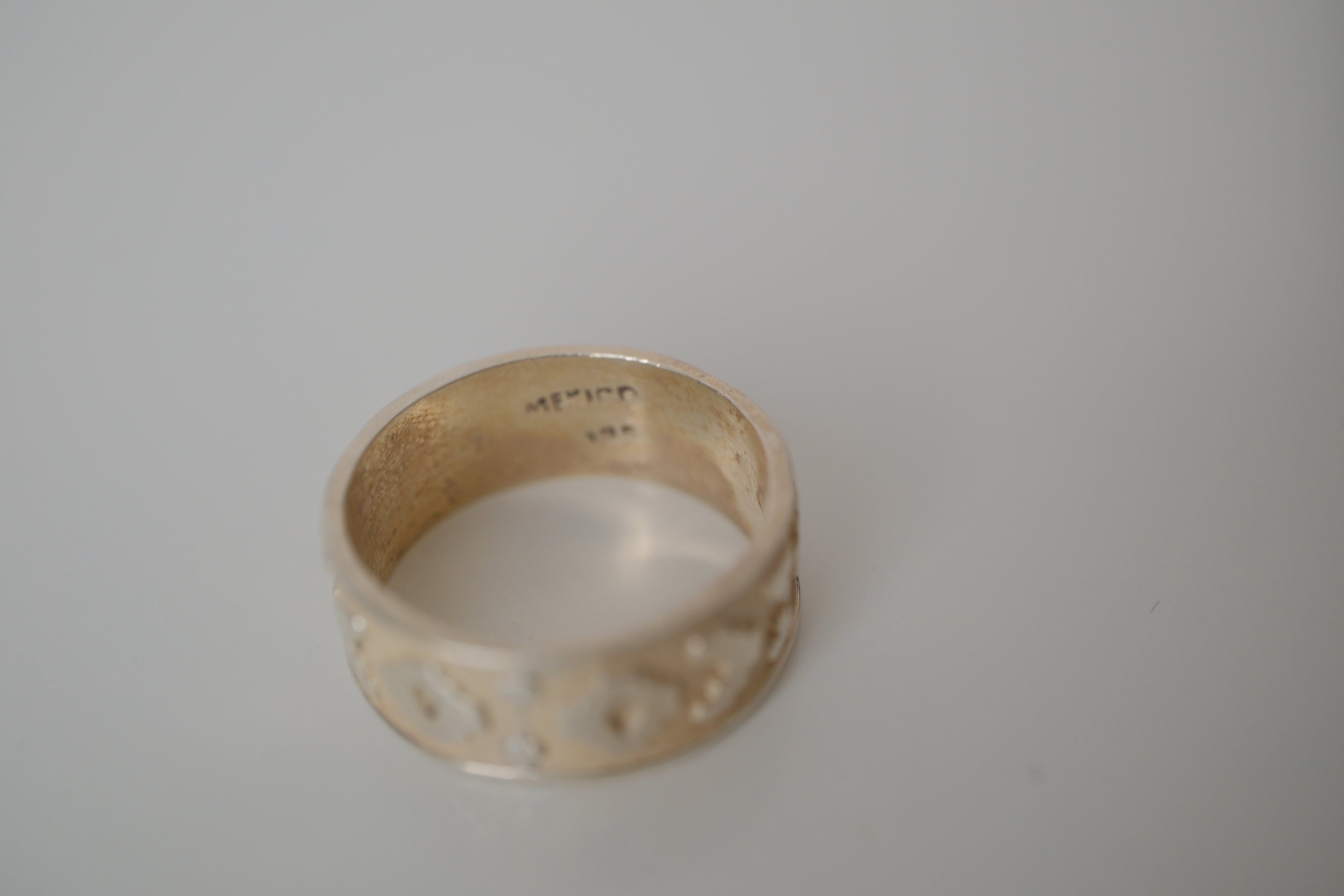 Vintage Sterling silver floral pattern band ring