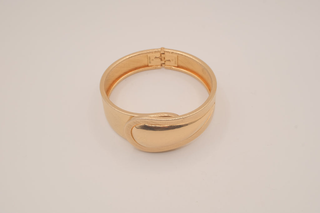 Vintage Sarah Cov "Tailored Cuff" hinged clamper bangle bracelet