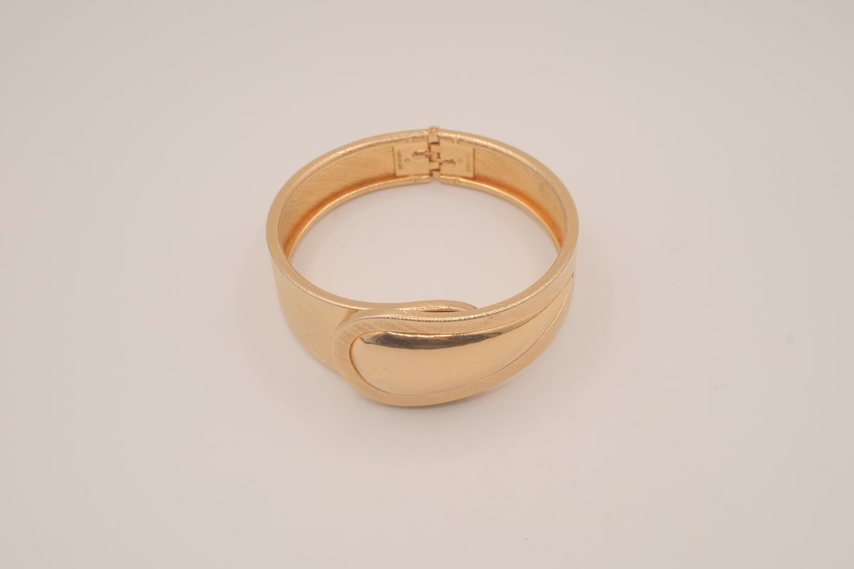 Vintage Sarah Cov "Tailored Cuff" hinged clamper bangle bracelet