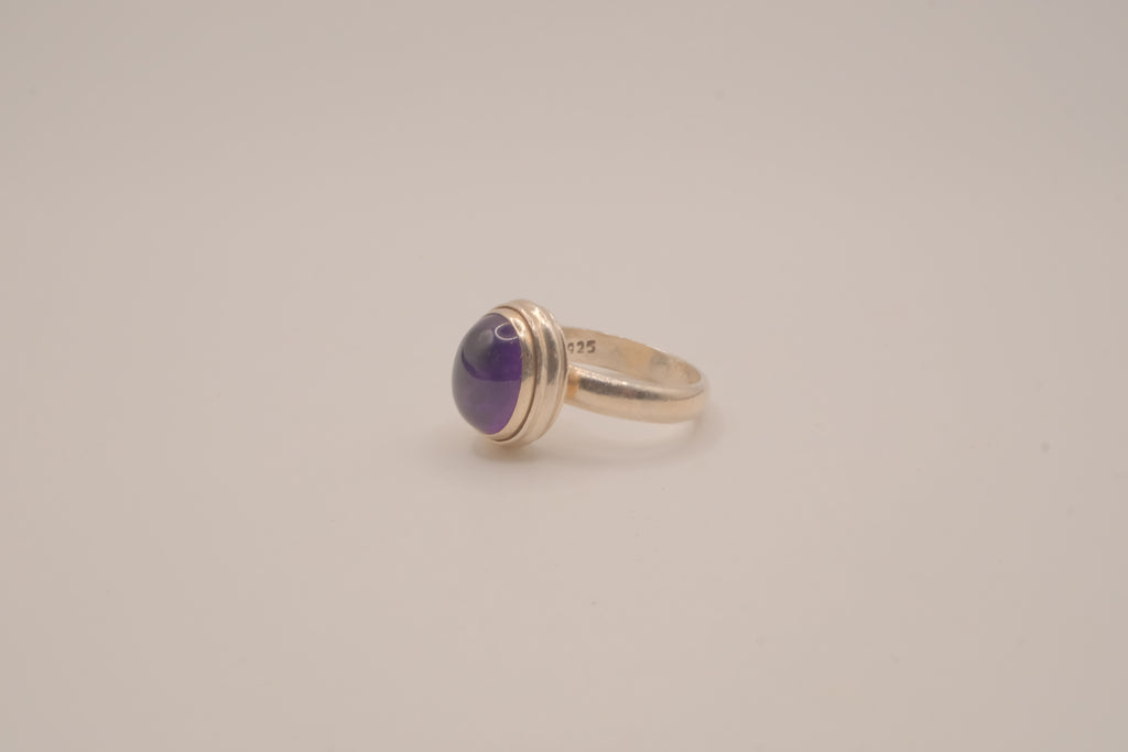 Sterling silver oval amethyst cabochon ring