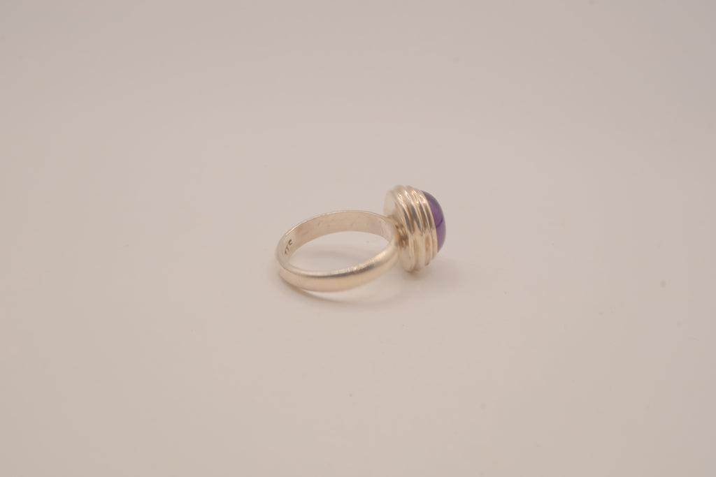 Sterling silver oval amethyst cabochon ring
