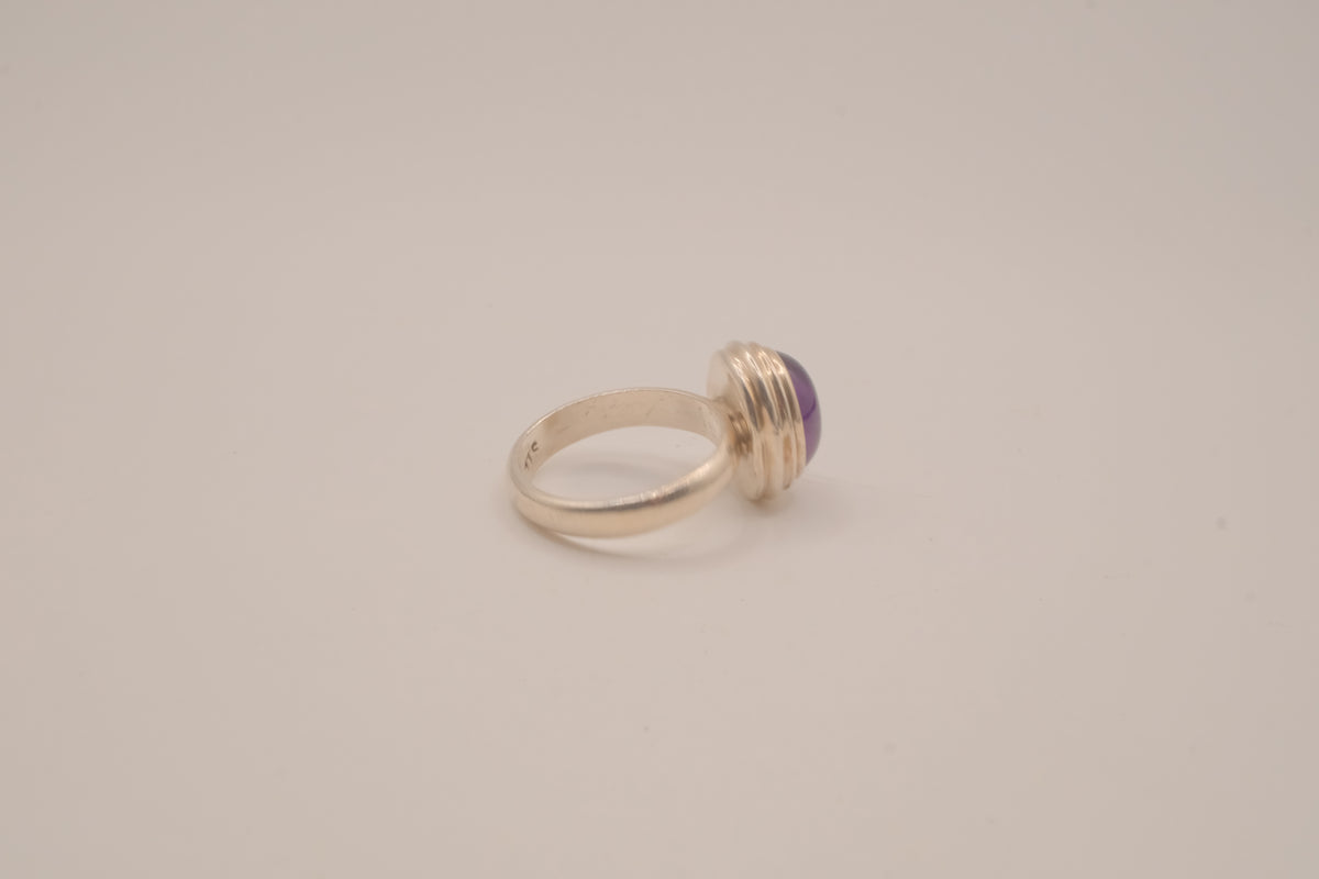 Sterling silver oval amethyst cabochon ring