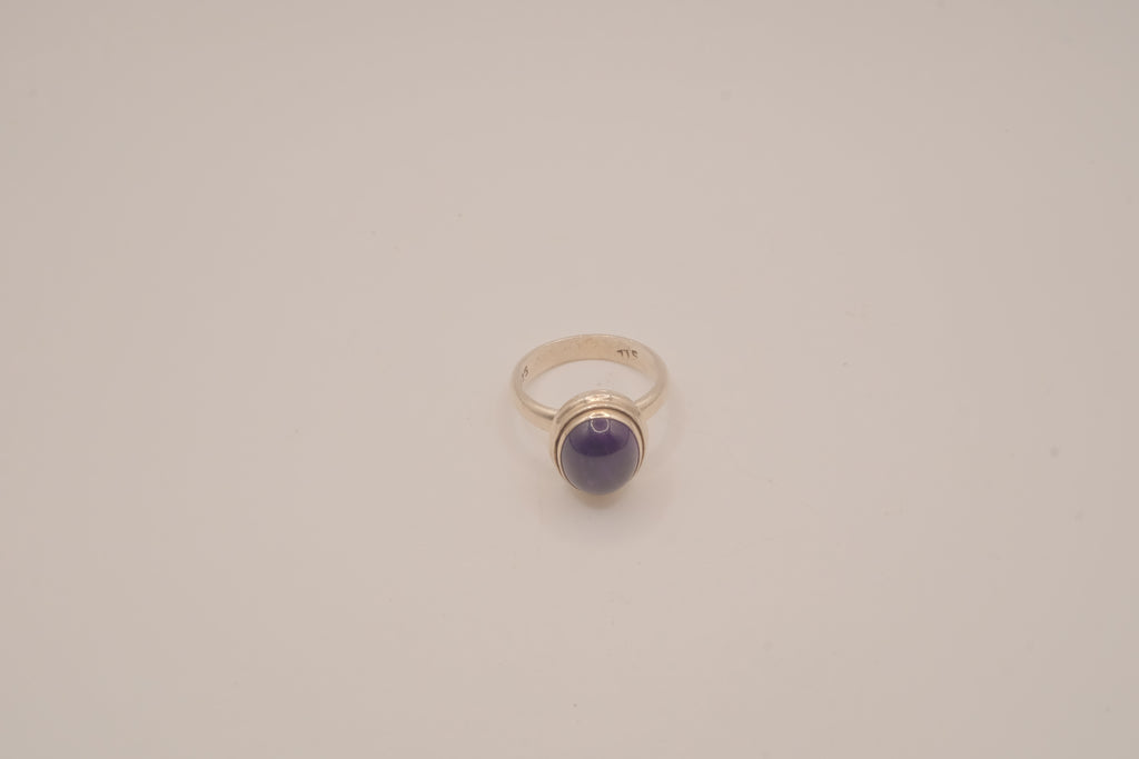 Sterling silver oval amethyst cabochon ring