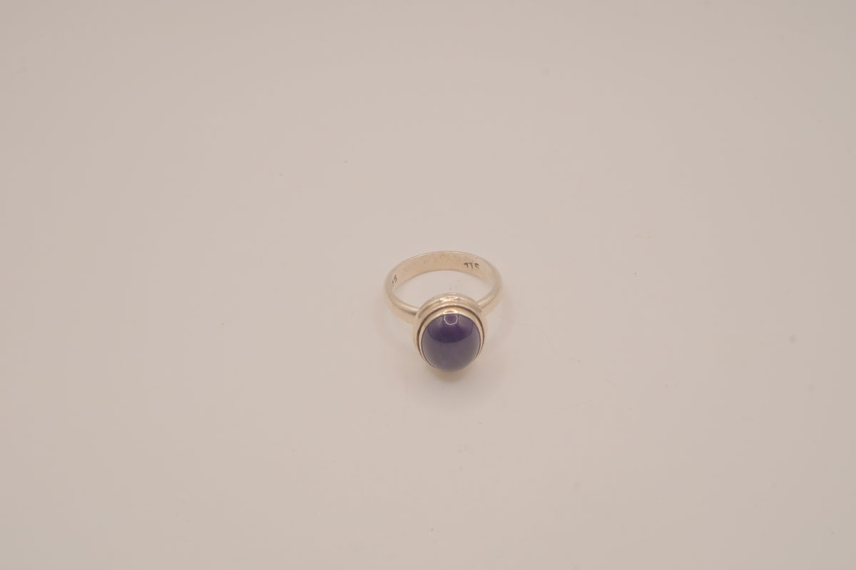 Sterling silver oval amethyst cabochon ring