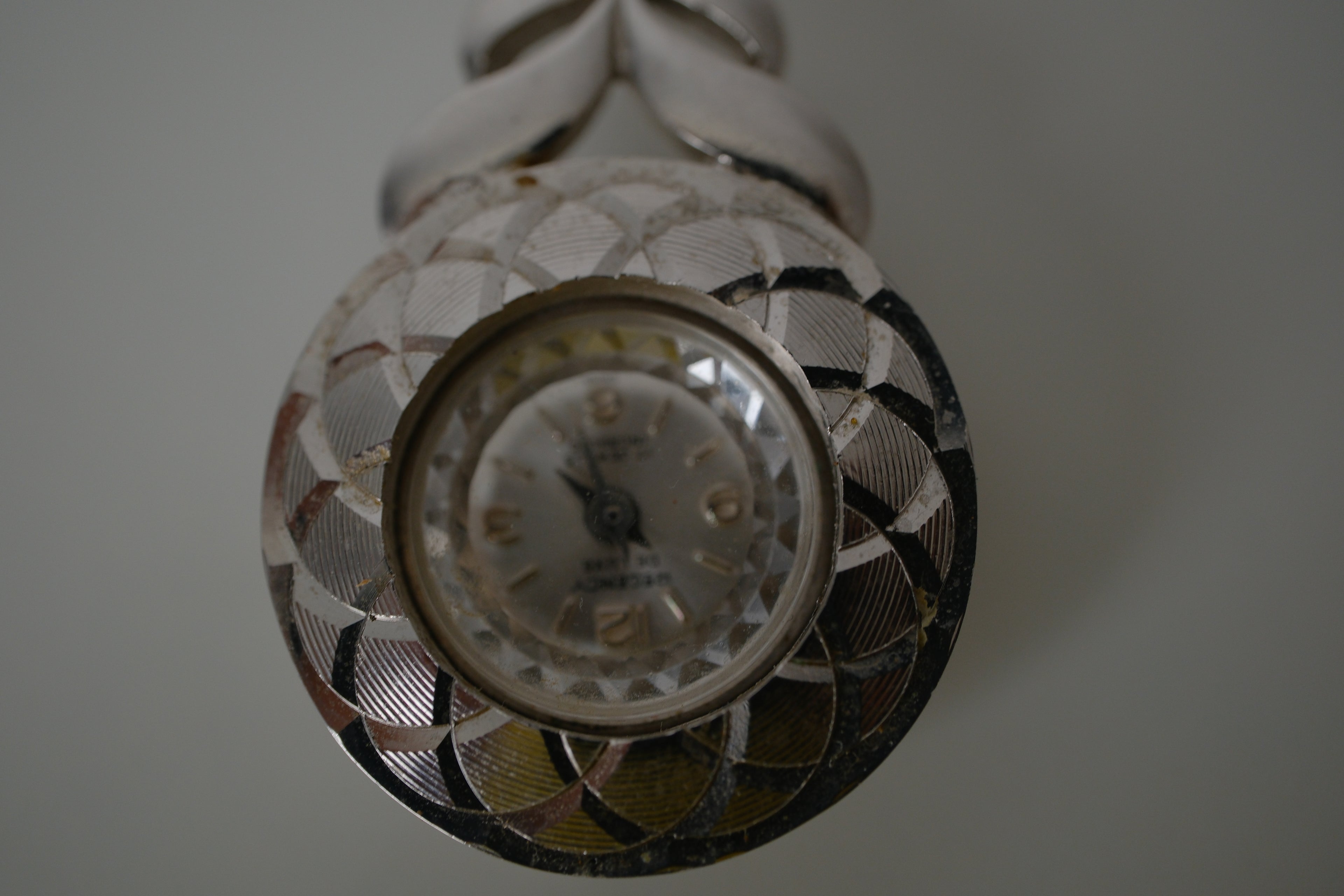 Vintage Decency Deluxe pendant watch