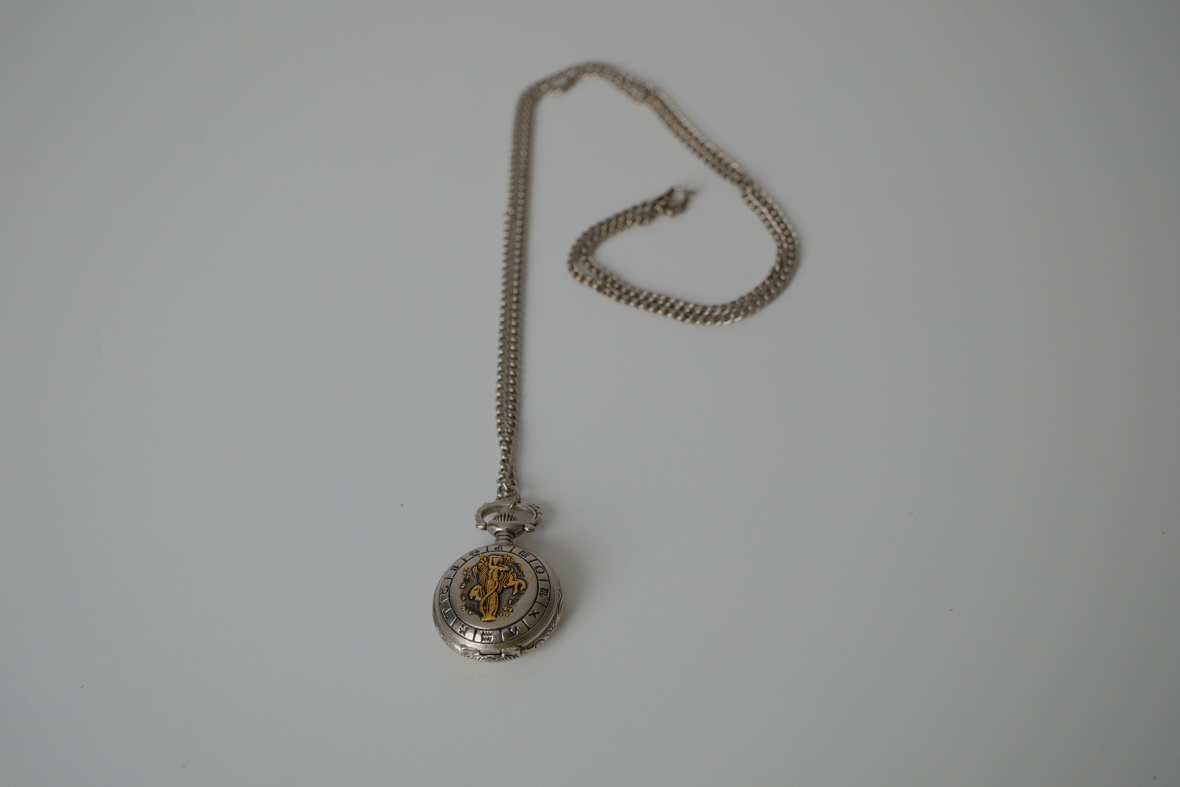 Vintage La Brea Zodiac sign pocket pendant watch&nbsp;