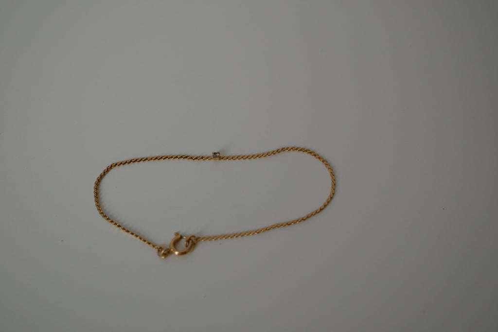 Delicate gold chain bracelet