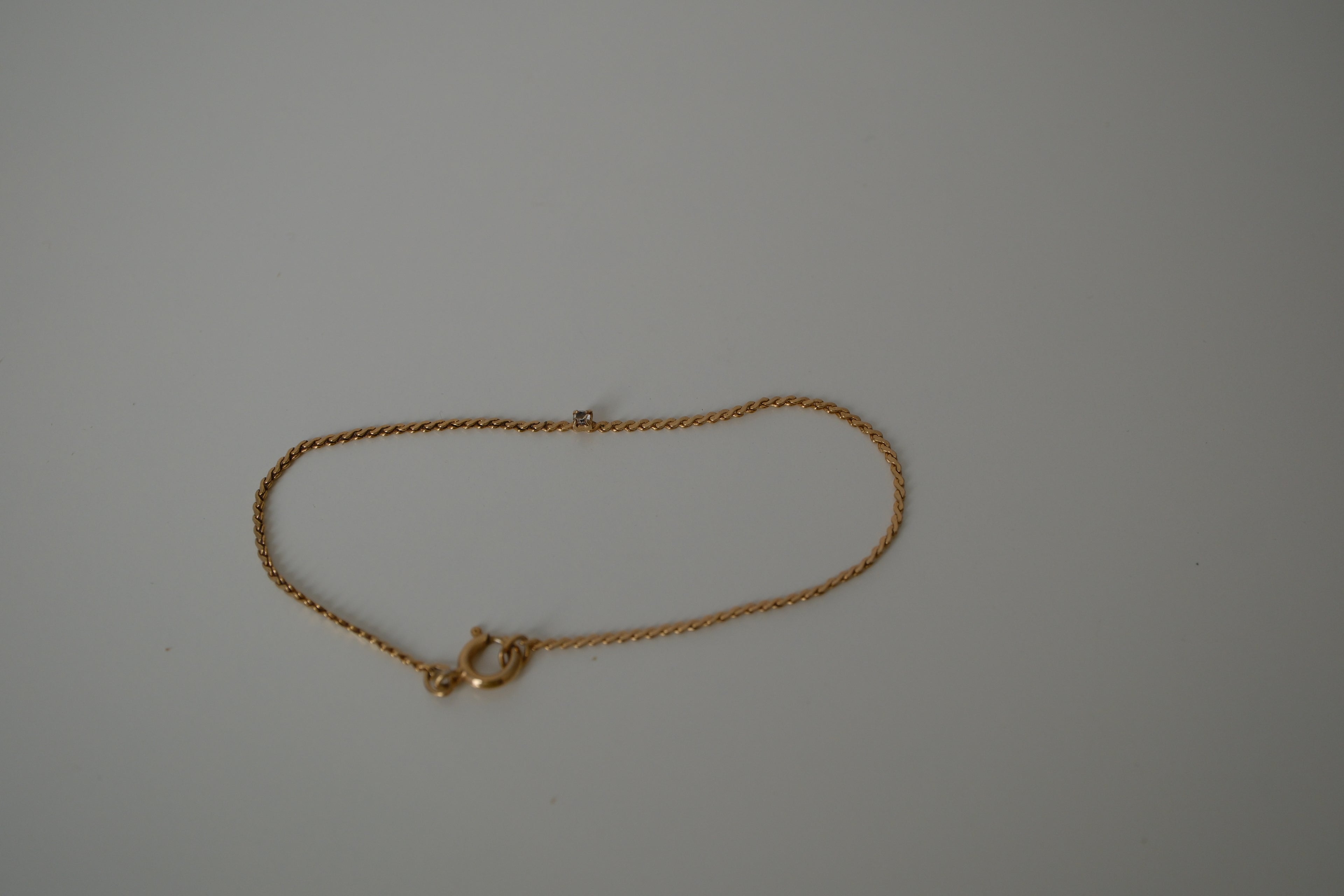 Delicate gold chain bracelet
