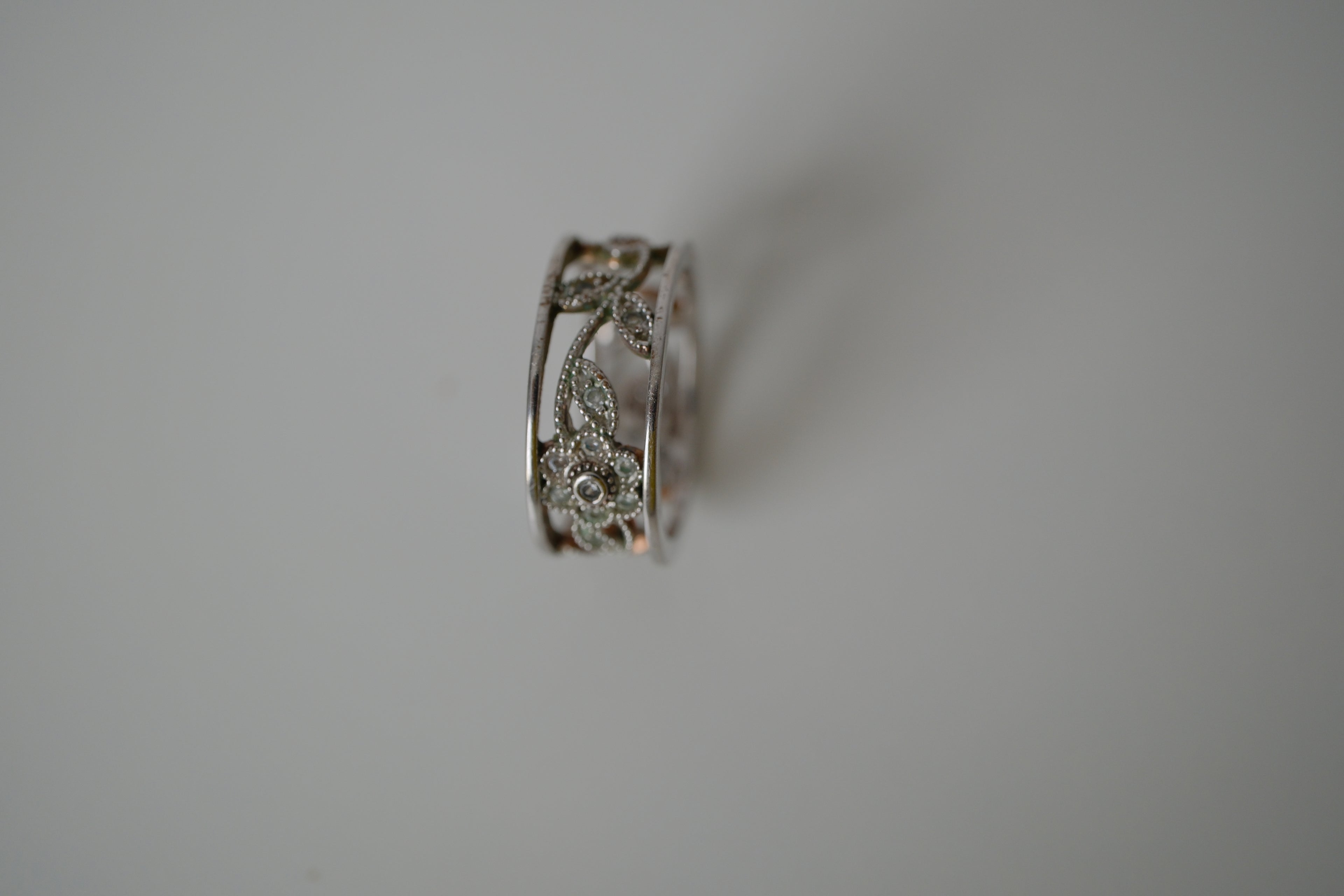 Vintage floral and vine filigree design ring