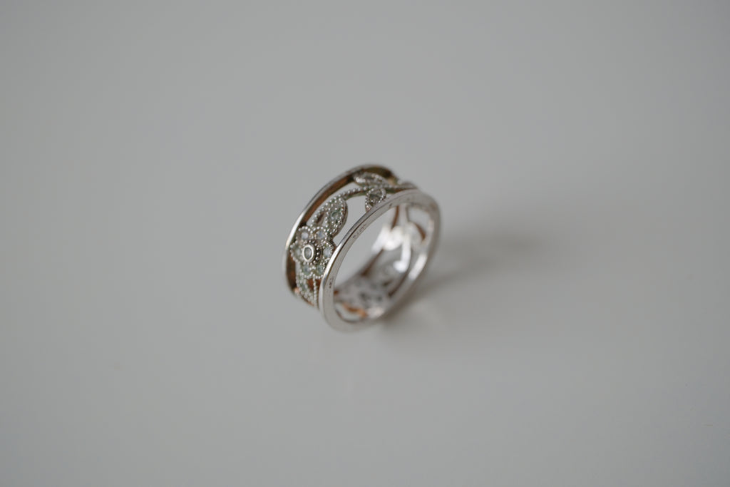 Vintage floral and vine filigree design ring