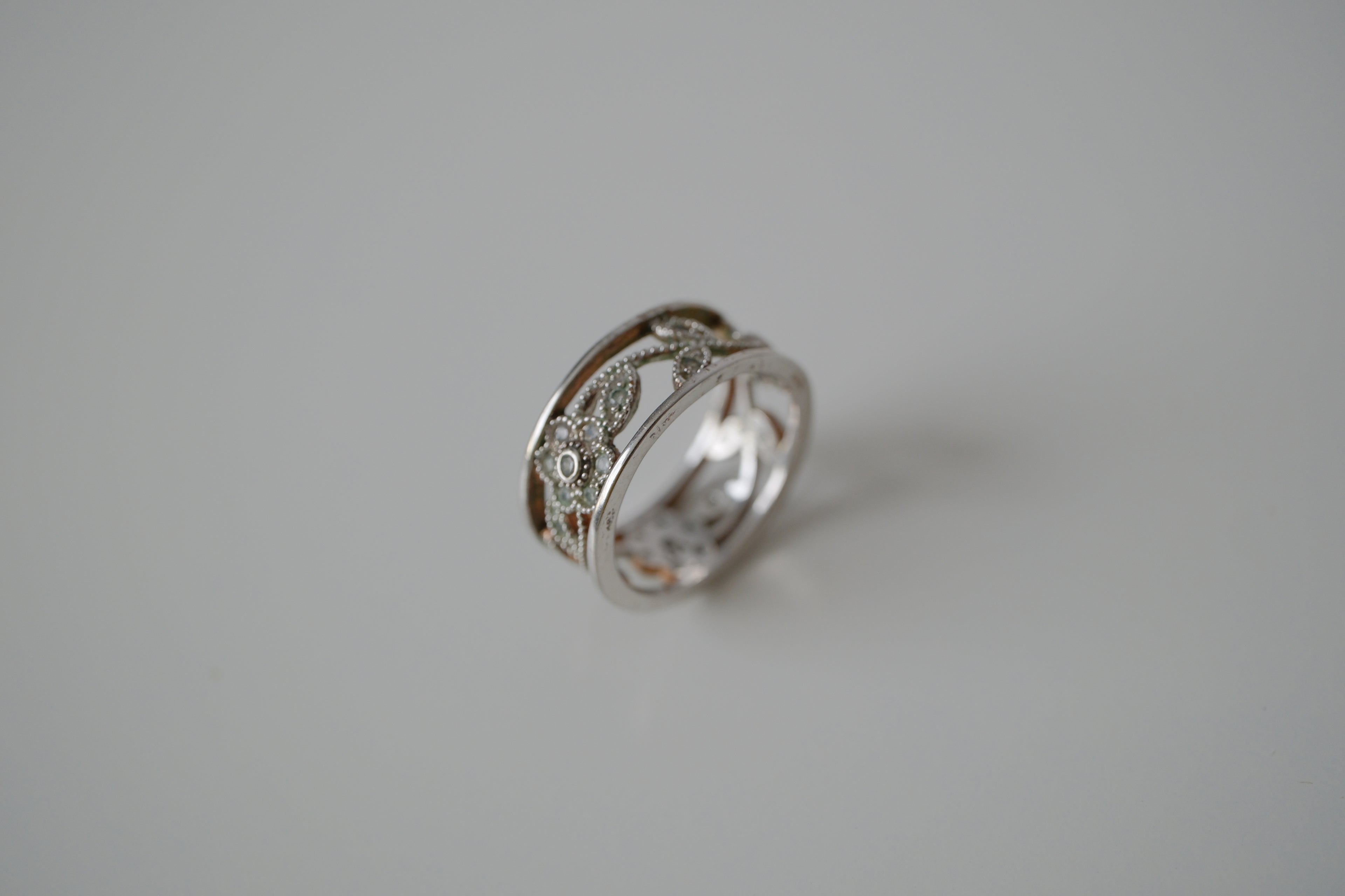 Vintage floral and vine filigree design ring