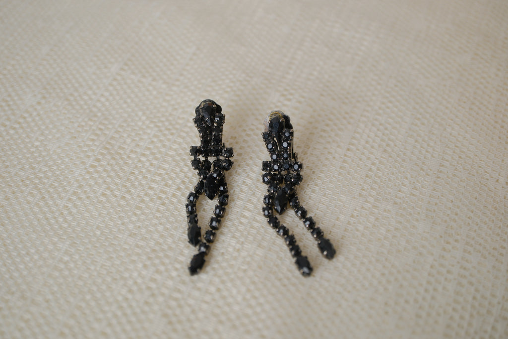 Black rhinestones dangle clip-on earrings