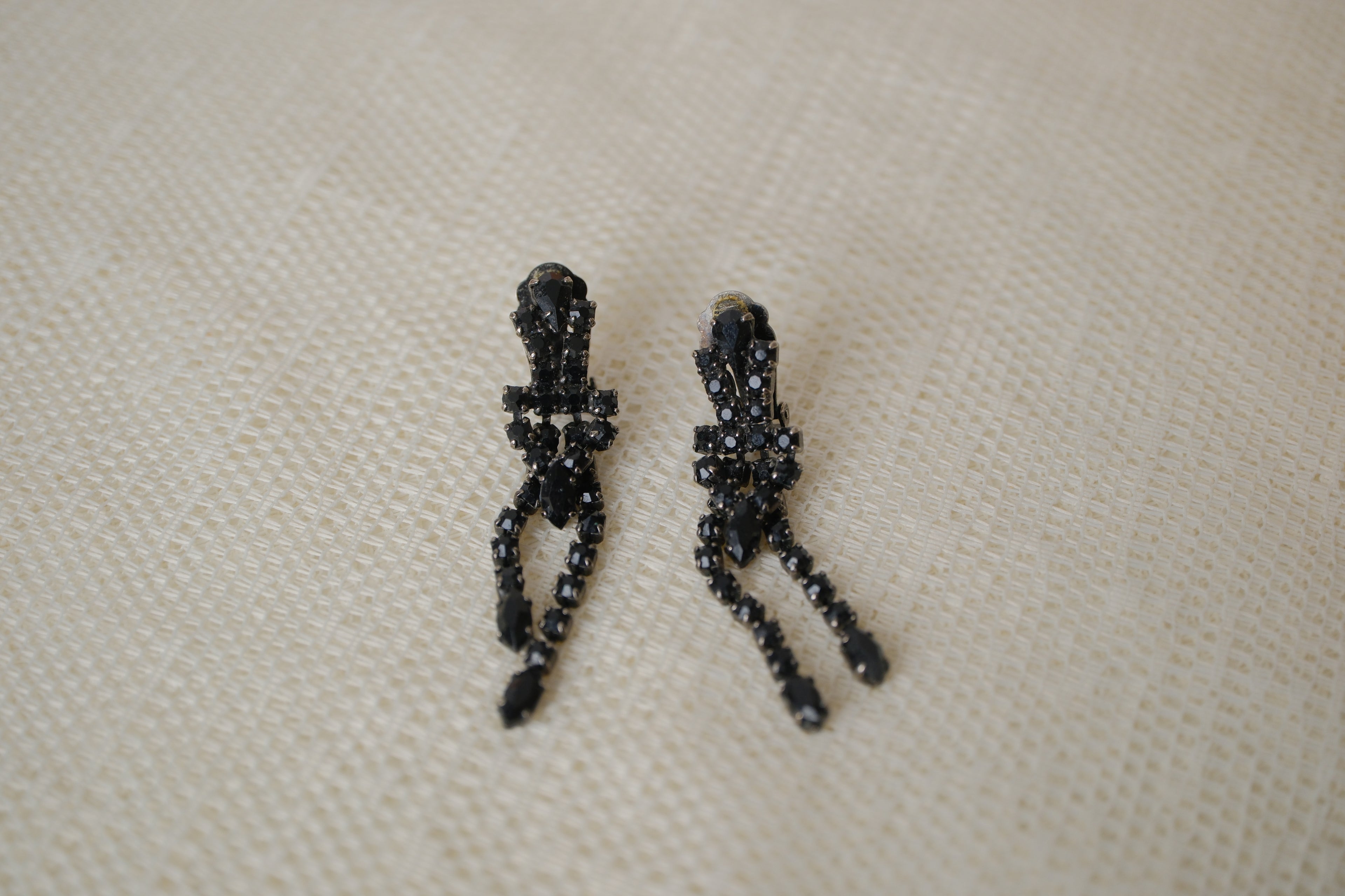 Black rhinestones dangle clip-on earrings
