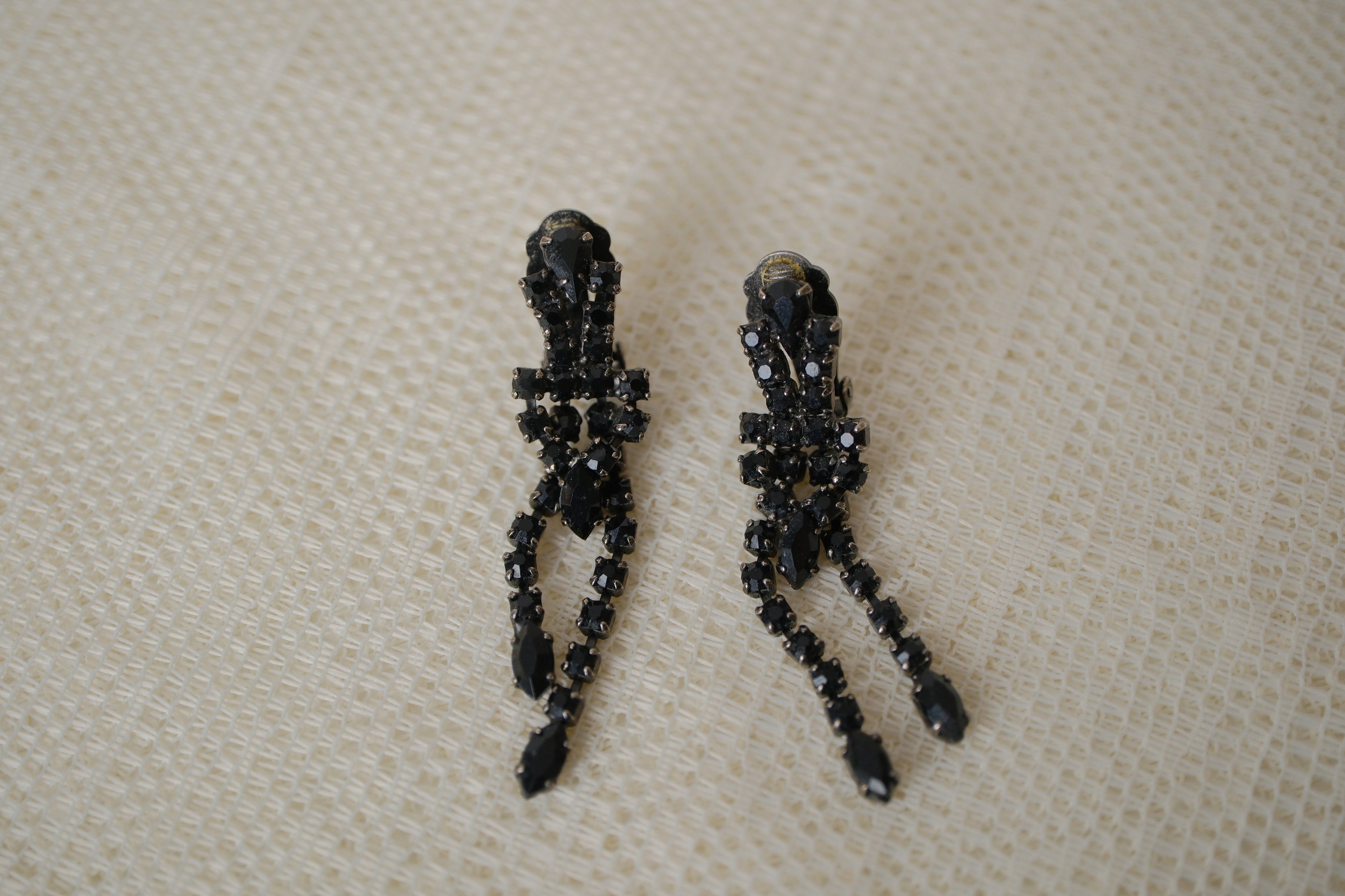 Black rhinestones dangle clip-on earrings