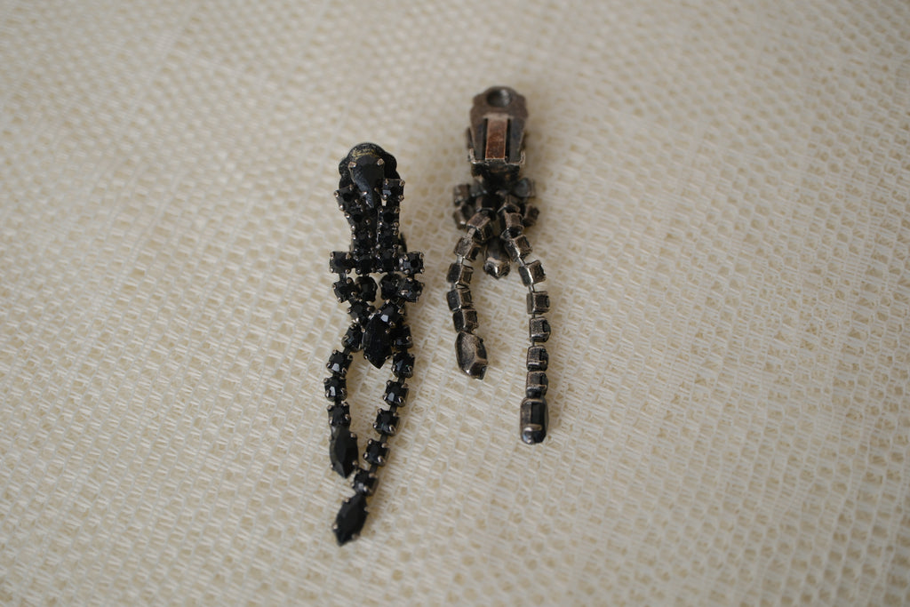 Black rhinestones dangle clip-on earrings