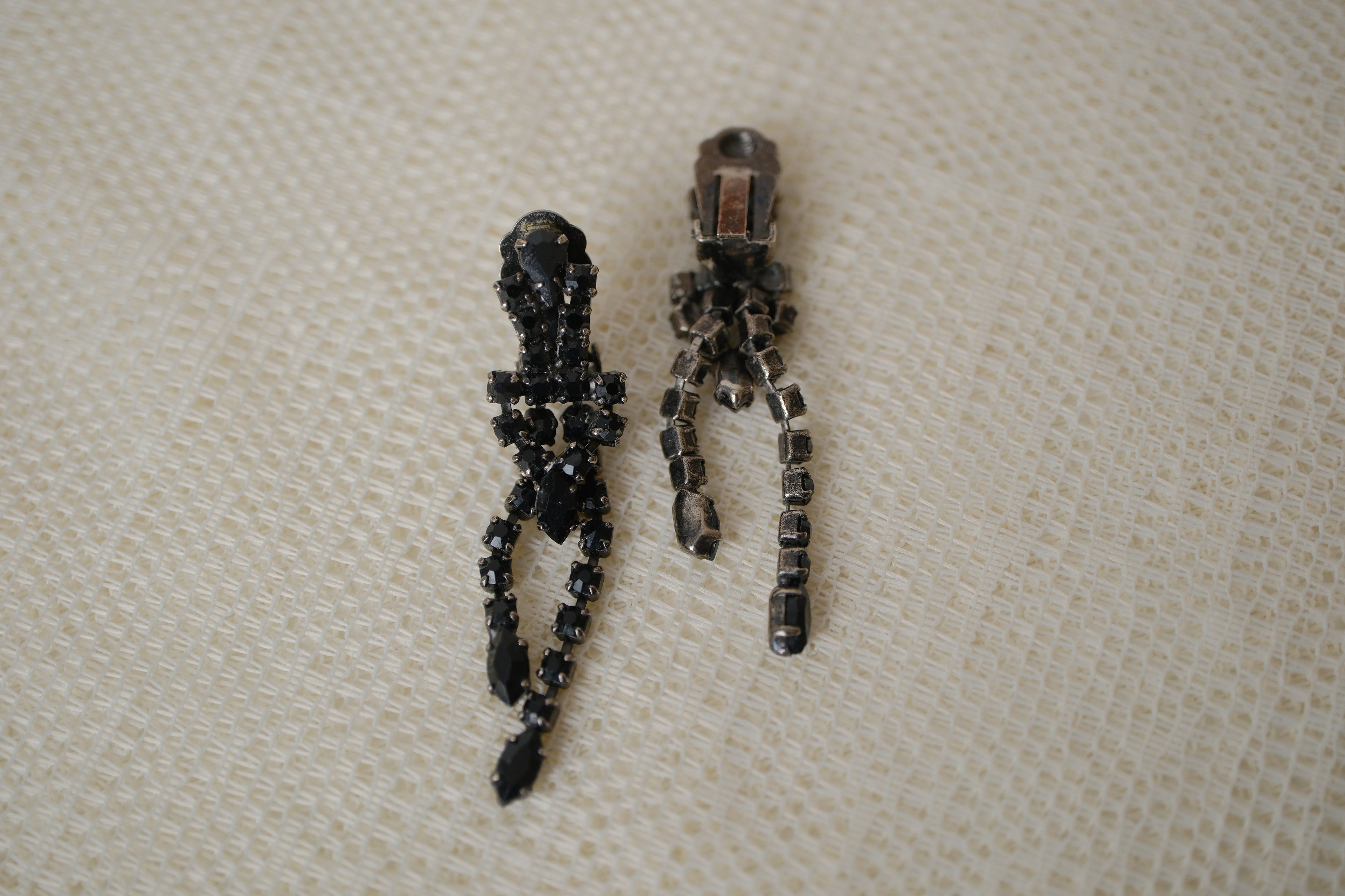 Black rhinestones dangle clip-on earrings