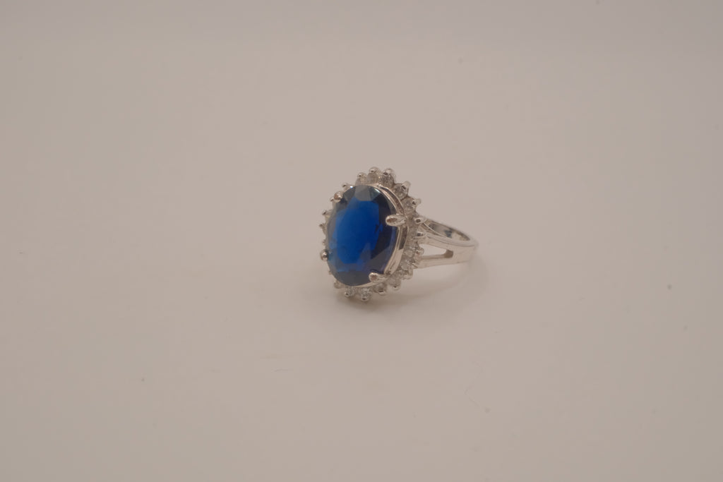 Vintage Avon "Majestic Princess" cocktail ring